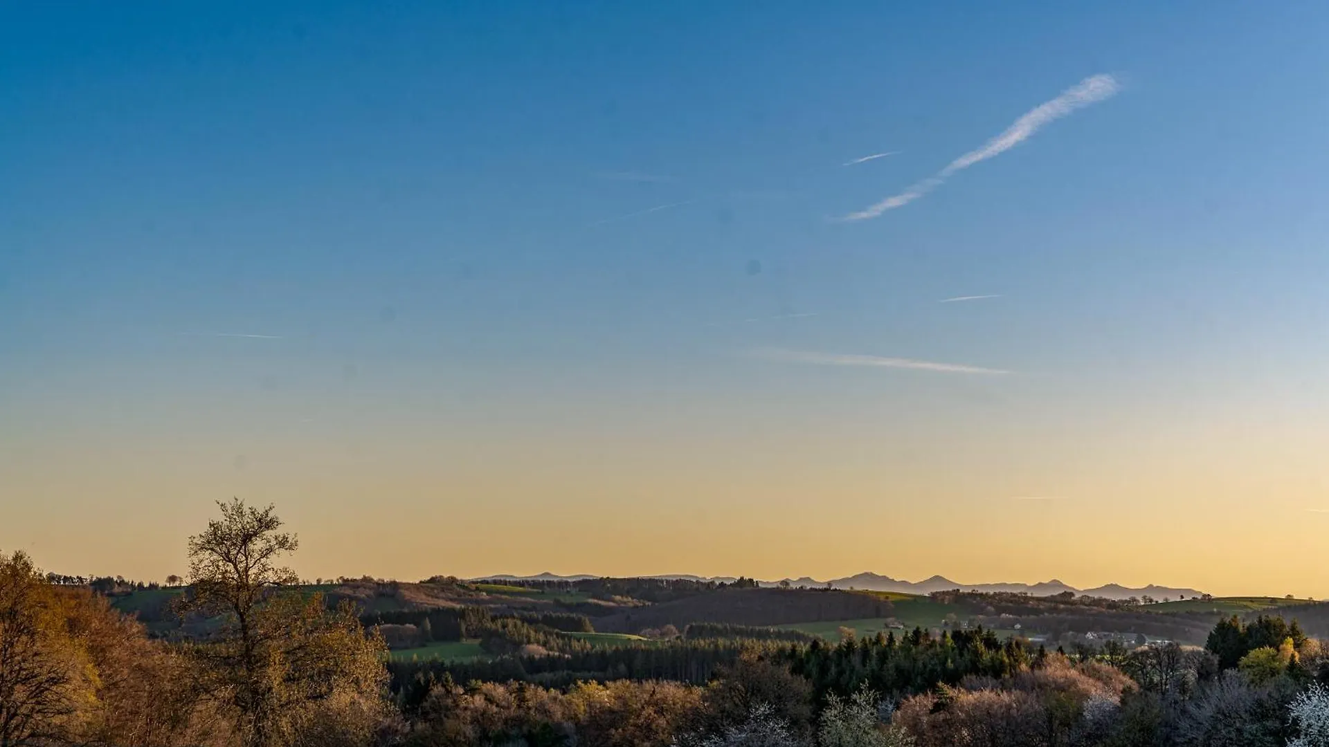Demeures & Chateaux Auberge De La Tour - Hotel & Restaurants - Marcoles Auvergne