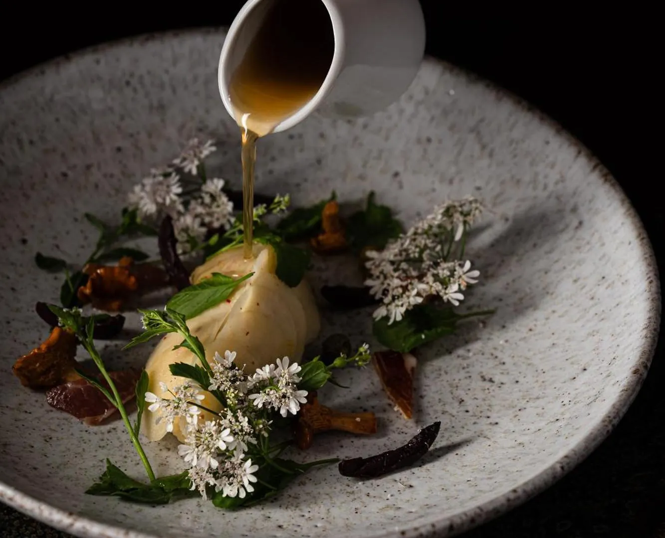 Demeures & Chateaux Auberge De La Tour - Hotel & Restaurants - Marcoles Auvergne