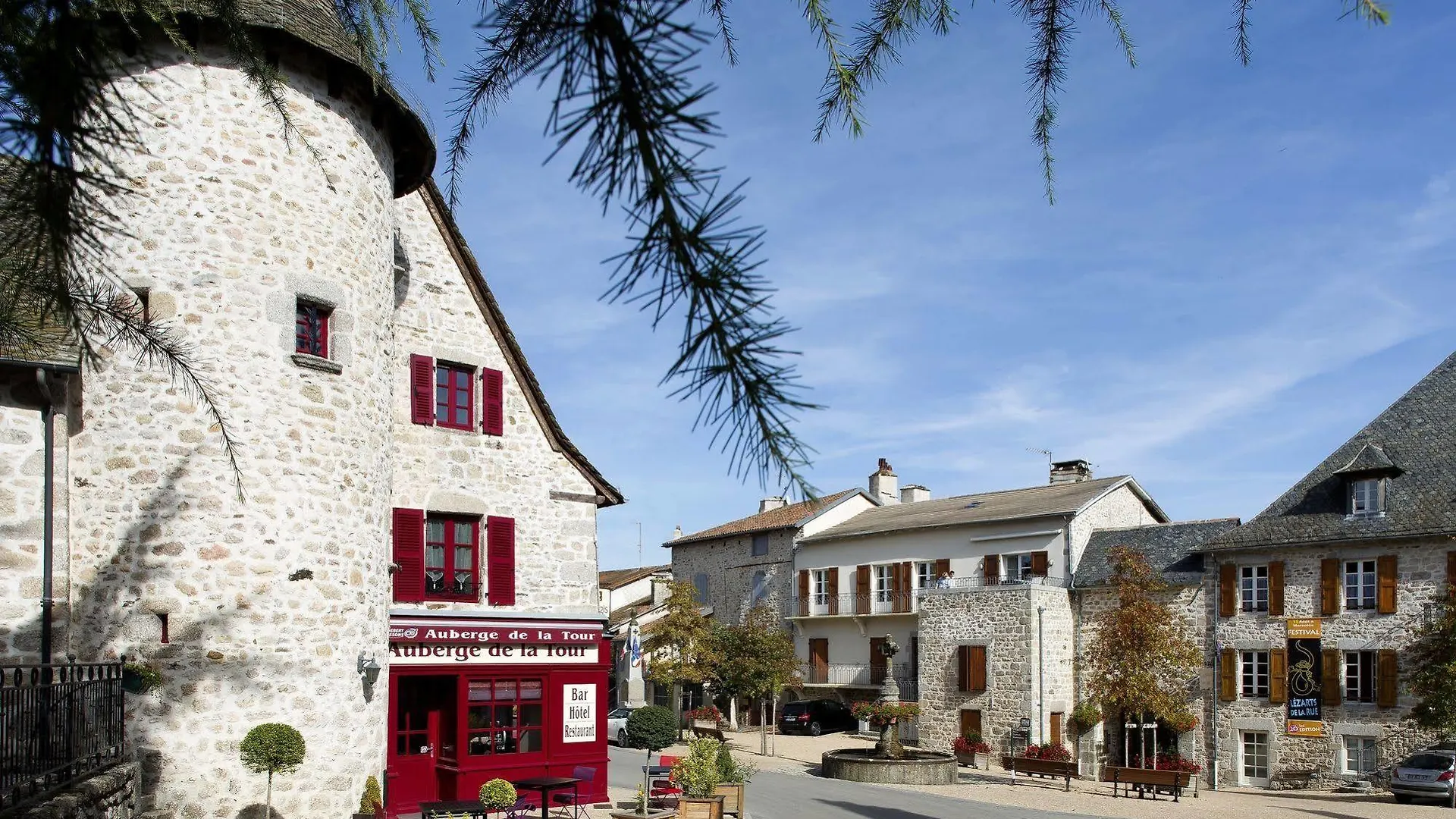 Demeures & Chateaux Auberge De La Tour - Hotel & Restaurants - Marcoles Auvergne France