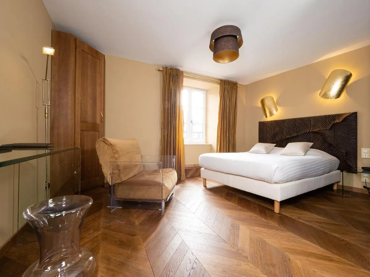 Demeures & Chateaux Auberge De La Tour - Hotel & Restaurants - Marcoles Auvergne