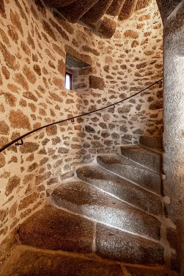 Demeures & Chateaux Auberge De La Tour - Hotel & Restaurants - Marcoles Auvergne