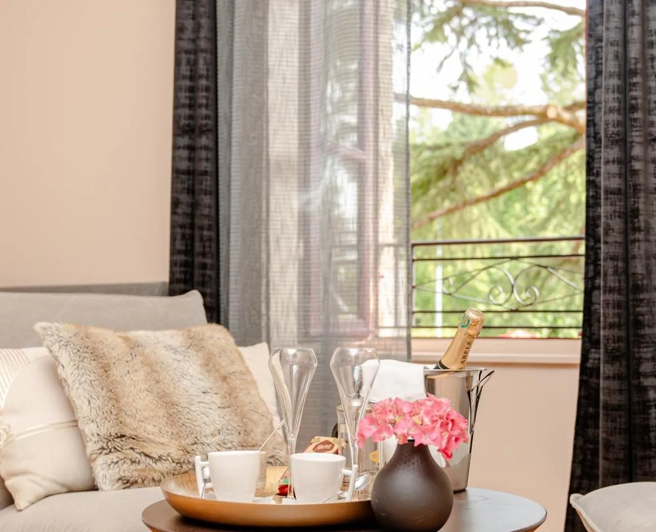 **** Hotel Auberge de la Tour Marcoles France
