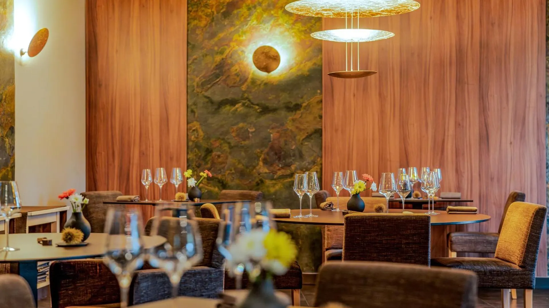 Demeures & Chateaux Auberge De La Tour - Hotel & Restaurants - Marcoles Auvergne