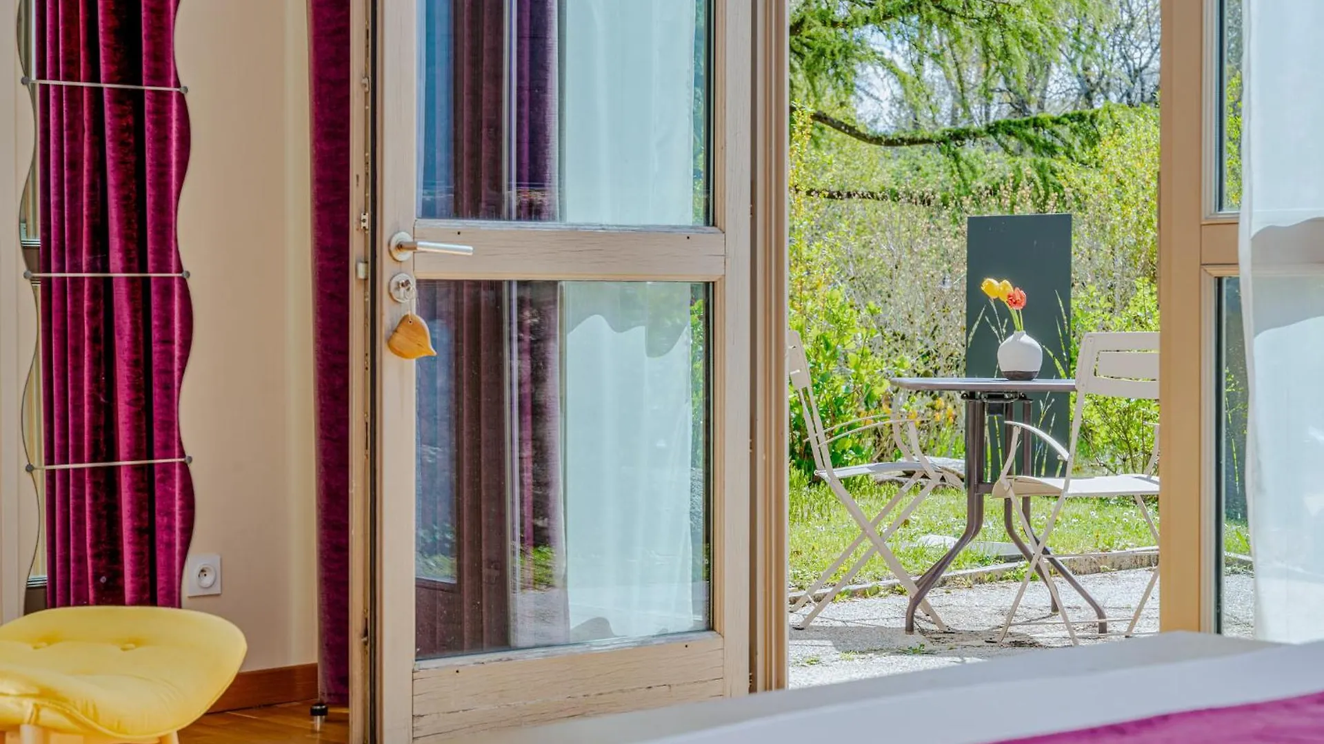 Demeures & Chateaux Auberge De La Tour - Hotel & Restaurants - Marcoles Auvergne 4*,