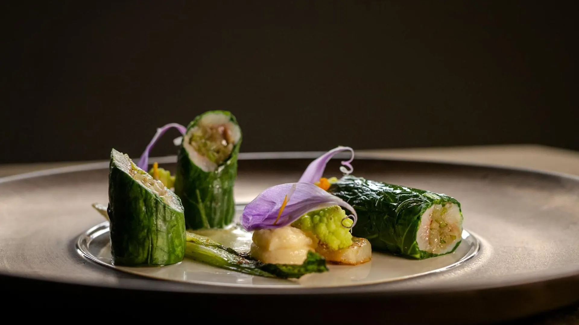****  Demeures & Chateaux Auberge De La Tour - Hotel & Restaurants - Marcoles Auvergne Frankrike