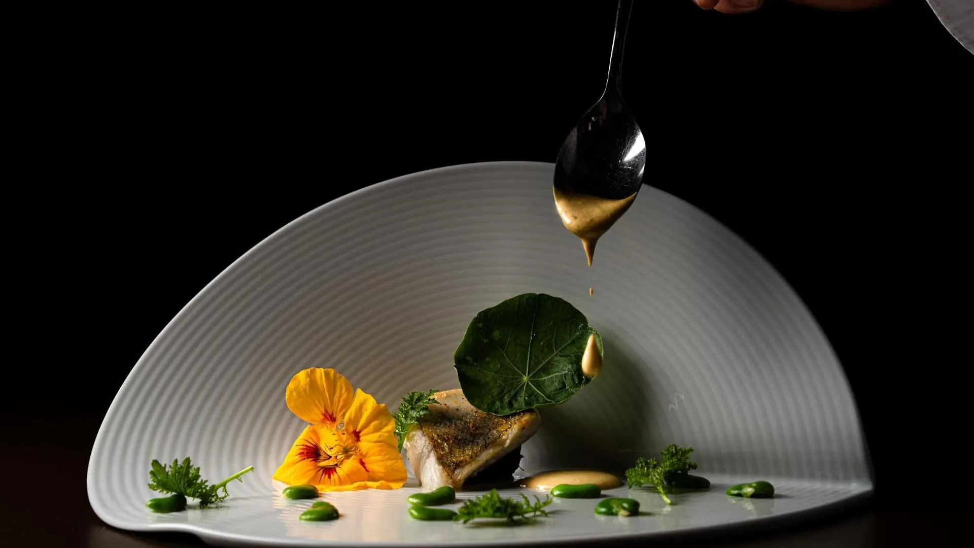 Demeures & Chateaux Auberge De La Tour - Hotel & Restaurants - Marcoles Auvergne