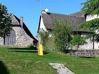 Demeures & Chateaux Auberge De La Tour - Hotel & Restaurants - Marcoles Auvergne