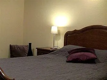 Demeures & Chateaux Auberge De La Tour - Hotel & Restaurants - Marcoles Auvergne