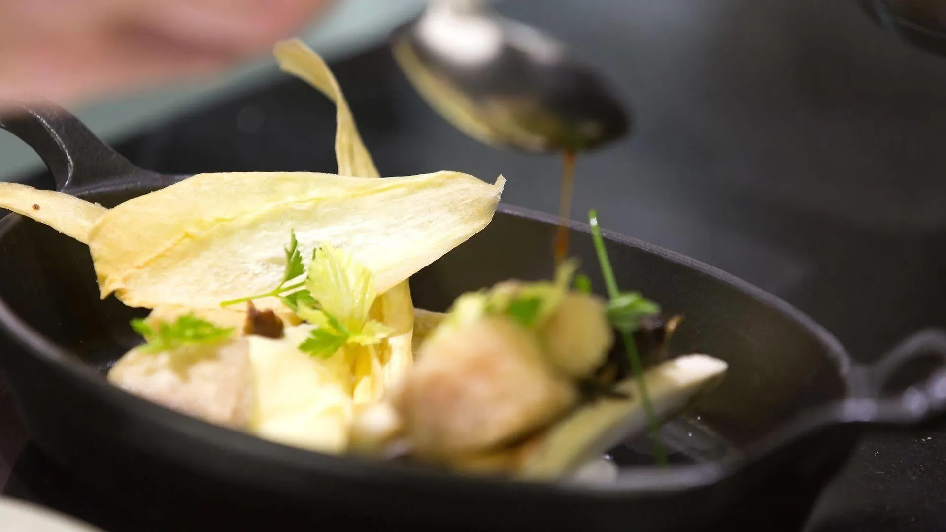 Demeures & Chateaux Auberge De La Tour - Hotel & Restaurants - Marcoles Auvergne 4*,  Frankrike