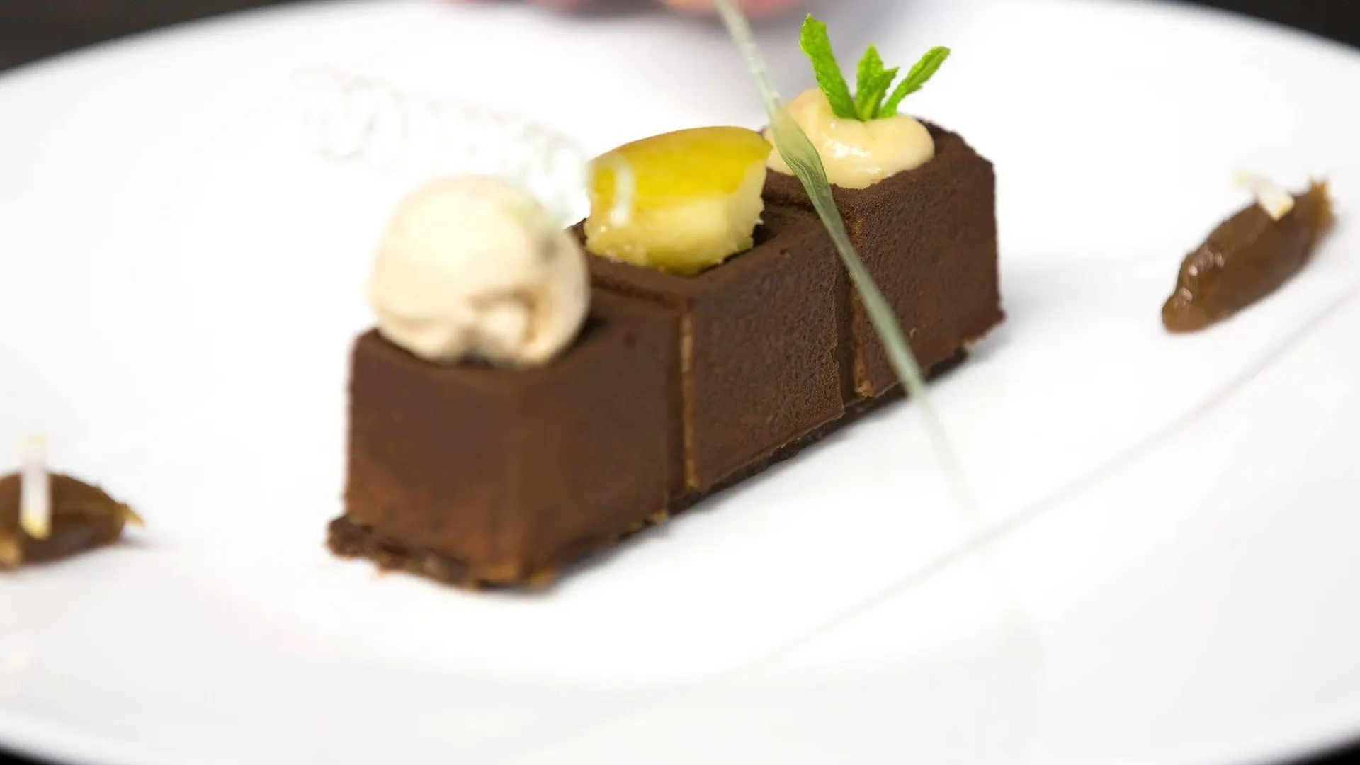 Demeures & Chateaux Auberge De La Tour - Hotel & Restaurants - Marcoles Auvergne