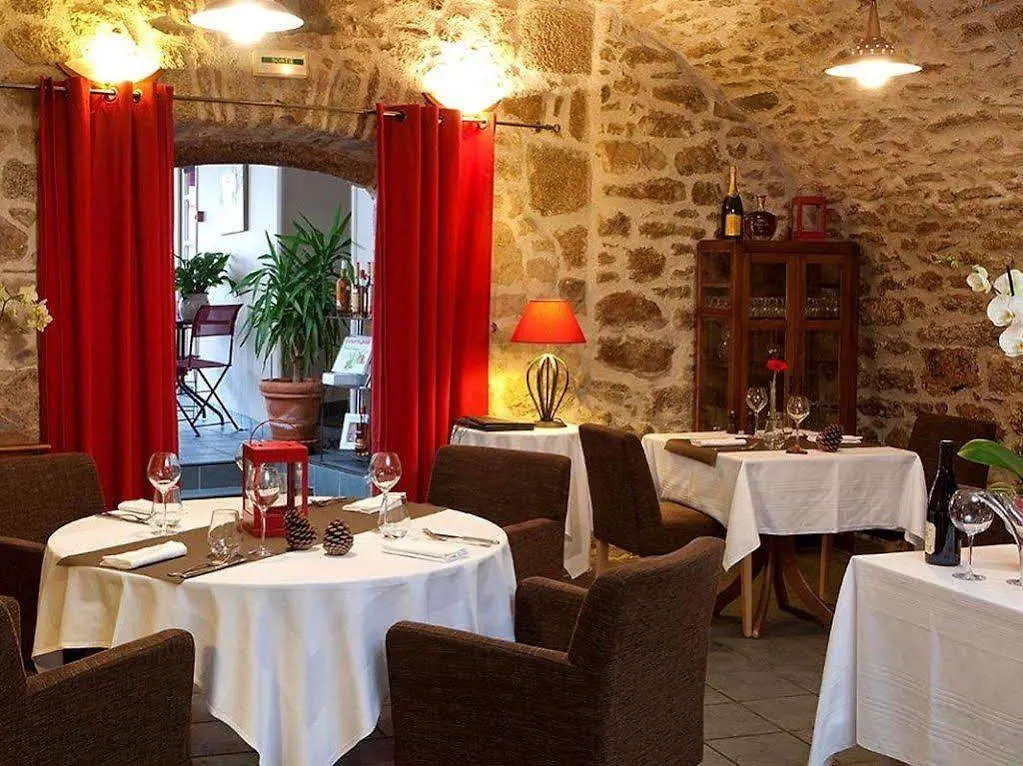 **** Hotel Auberge de la Tour Marcoles France