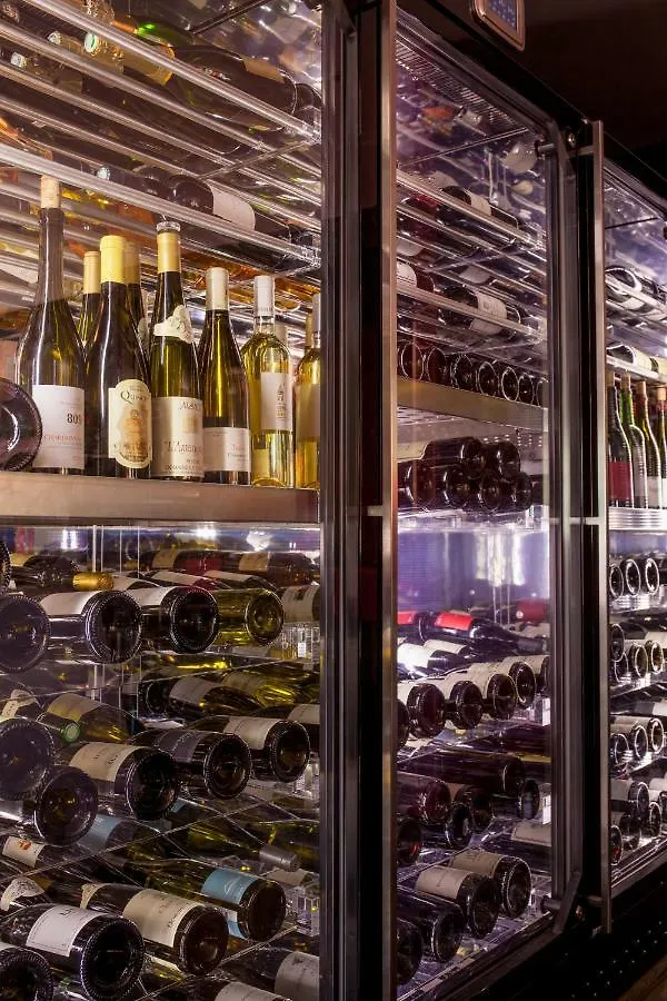 Demeures & Chateaux Auberge De La Tour - Hotel & Restaurants - Marcoles Auvergne 4*,